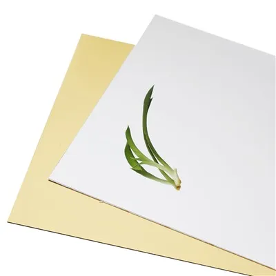 È possibile incollare il foglio di plastica dei fianchi?